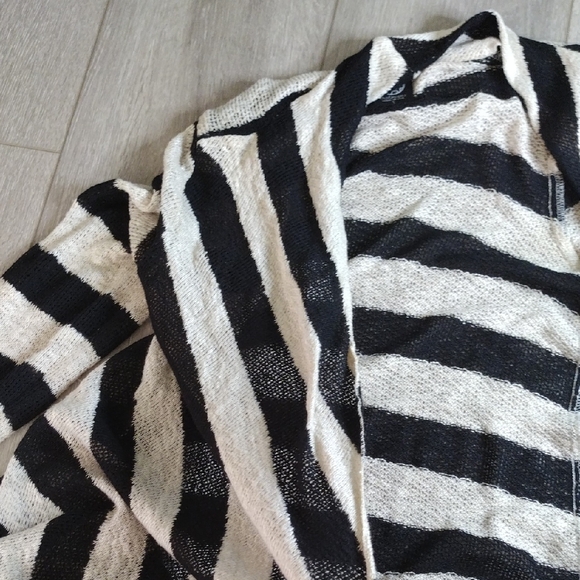Bobeau Black and Cream Striped Cardigan - Picture 12 of 16